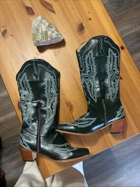 Women's Dark Green Embroidered Western Heeled Boots